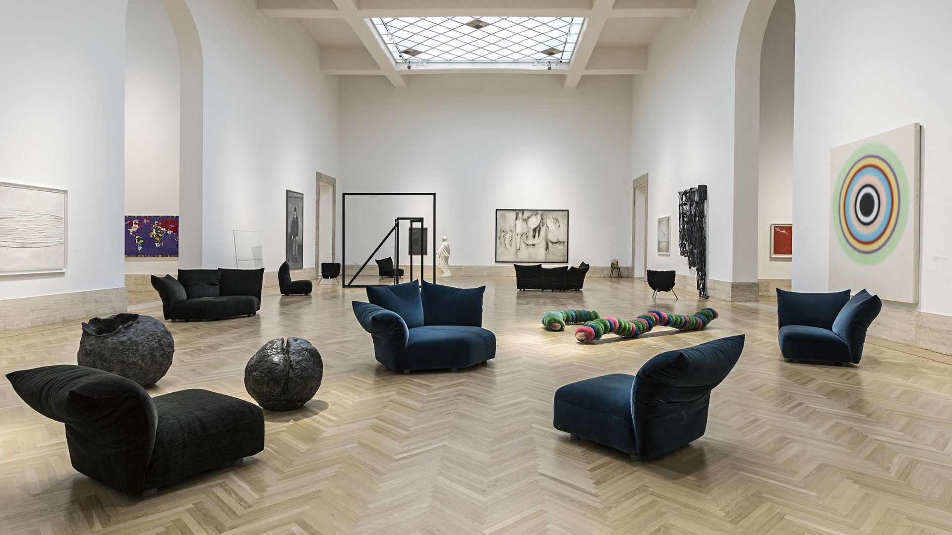  
 
 The National Gallery. 

 Edra products dialogue with the prestigious works of the National Gallery of Modern and Contemporary Art 

 in the exhibition Time is Out of Joint, created by Director Cristiana Collu. 
 
 