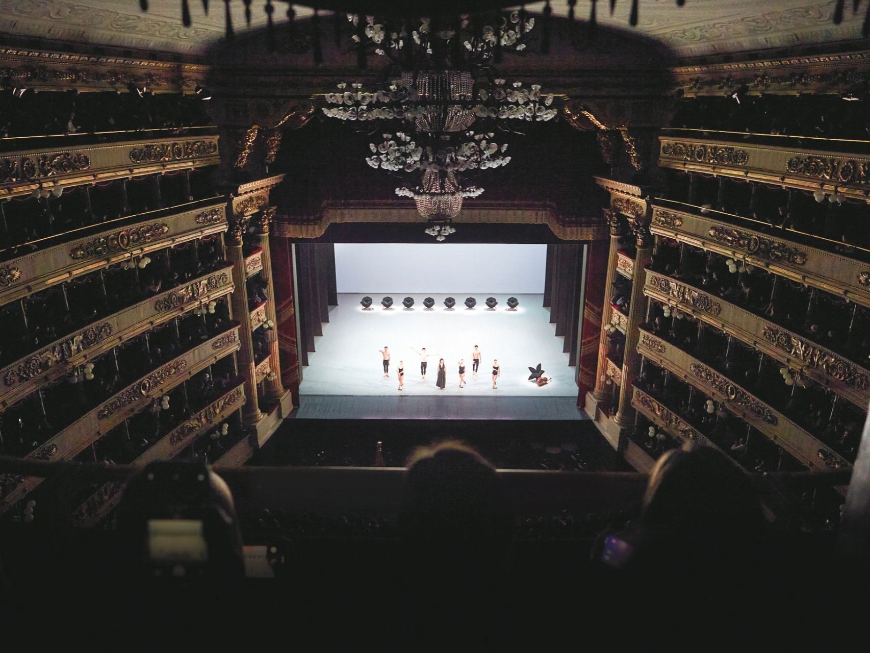  Teatro alla Scala.&nbsp;Un&rsquo;immagine del balletto &ldquo;Largo: giardino con la luna piena&rdquo;, ideato da Matteo Levaggi con suggestione scenografica dell&rsquo;artista Samantha Stella. 