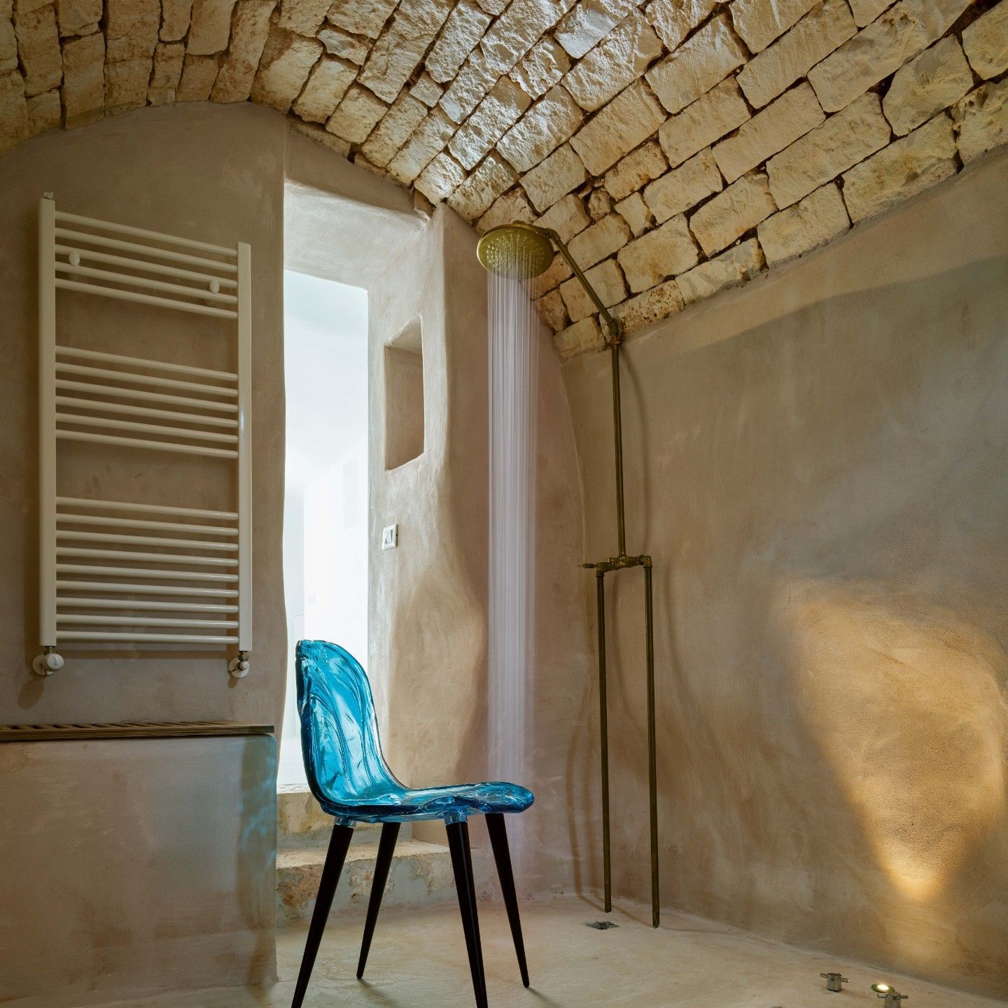  Nella spa ricavata all&rsquo;interno dell&rsquo;antica cisterna. 