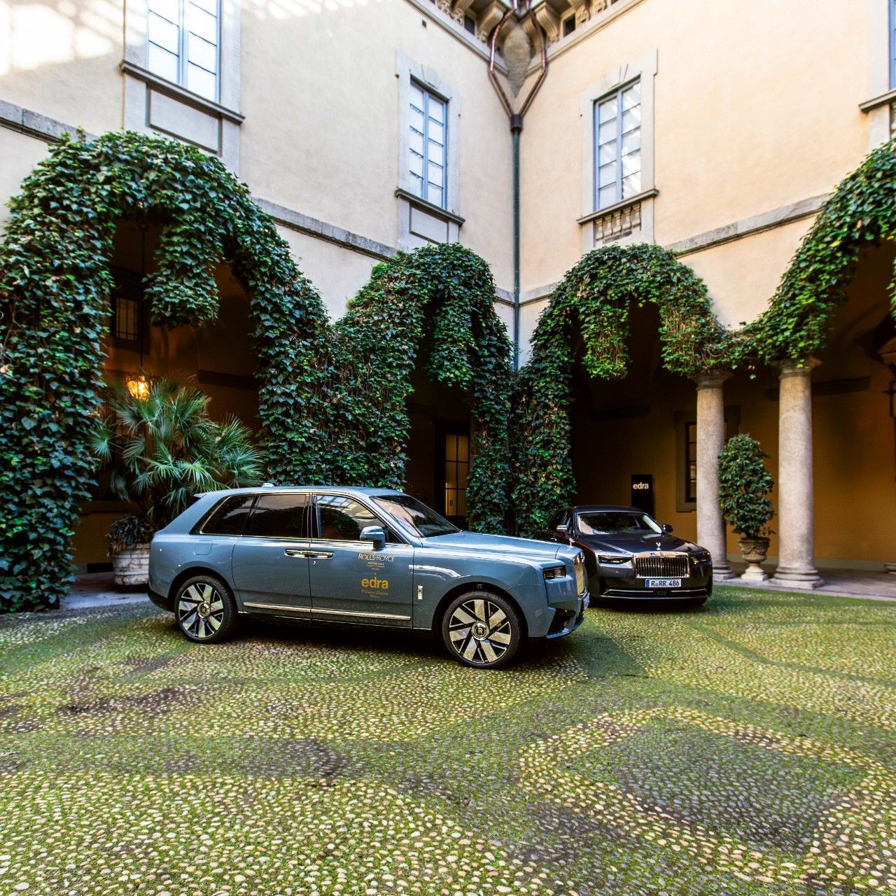 Rolls-Royce per Edra. 
Due modelli, Cullinan e Ghost, della prestigiosa casa automobilistica britannica, personalizzati per accompagnare gli ospiti di Milano Cortina 2026. 